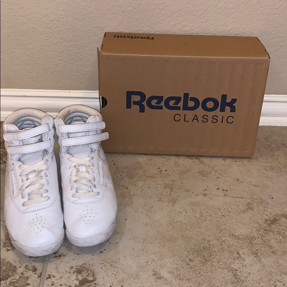 Reebok Shoes! White, size 8!!